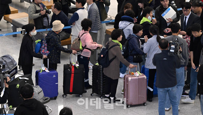 [포토]이스라엘 단기체류 국민들 인천공항 통해 귀국