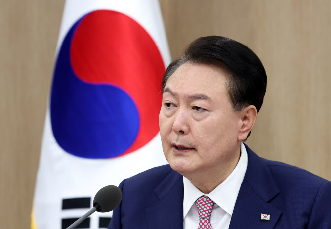 尹, 긴급 경제·안보 점검회의…이·팔 사태 대책 논의