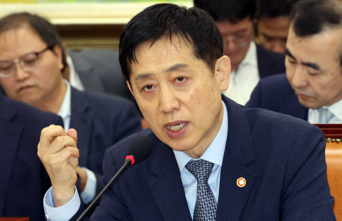 2차전지 공매도 논란에도 김주현 “제도 개편 어려워”[2023국감]