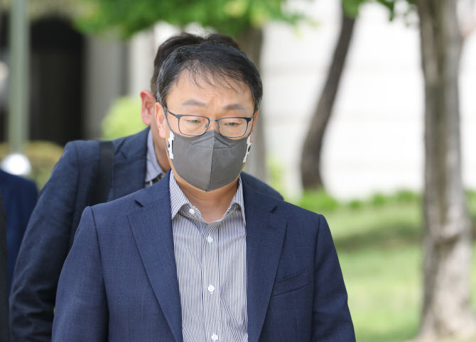 ‘쪼개기 후원’ 구현모 전 KT대표, 횡령 혐의 벌금 300만원
