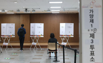 강서구청장 보궐선거 투표율 48.7%…예상치 넘겼다