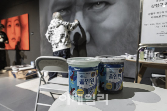 KCC페인트로 현대미술 거장의 라이브 퍼포먼스 구현한다