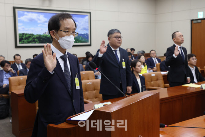 [포토]국정감사, '증인 선서하는 이강섭 샤니 대표'