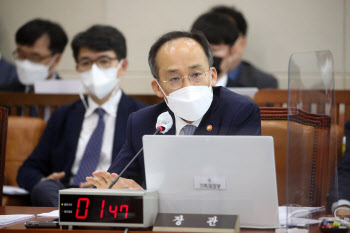 기재부 국감장 달굴 '세수 펑크'…R&D 예산 도마 위로[기재부 주간예보]