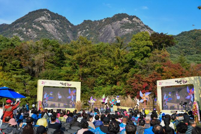 올해 26회째 맞은 '포천 산정호수 명성산 억새꽃축제' 개막