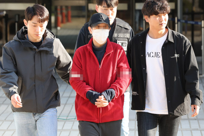 "내 모습이 한동훈 미래"...한 장관 집앞 흉기 둔 40대 구속기로