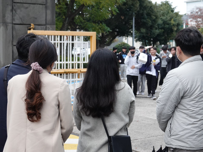 올해 수능 11월 16일…직장인 출근 10시, 등교시간 전철 늘린다