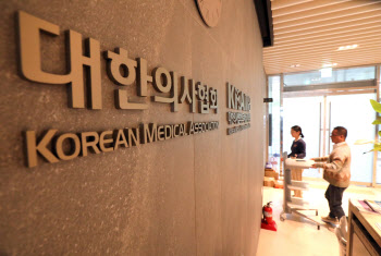 ‘소아과 오픈런에 원정진료까지’…한국 의료가 아프다