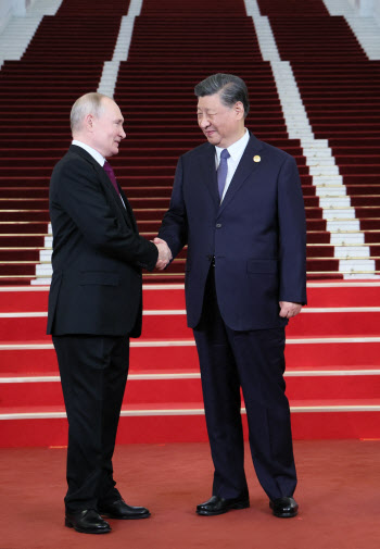 다시 만난 ‘친애하는 친구’ 시진핑-푸틴…習 "강대국 역할 구현해야"