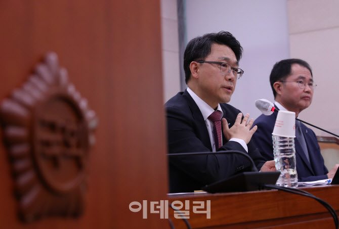 [포토]법사위 국정감사, '답변하는 김진욱 공수처장'