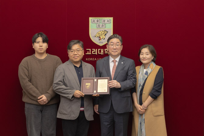 "이태원 참사로 희생된 딸 모교에 2억원 기부"