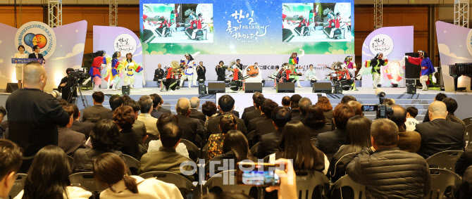 [포토]한일 콜라보레이션 탈춤 공연 열려