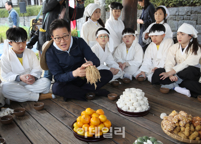 [포토] 농업박물관 어린이 전통 벼베기 체험