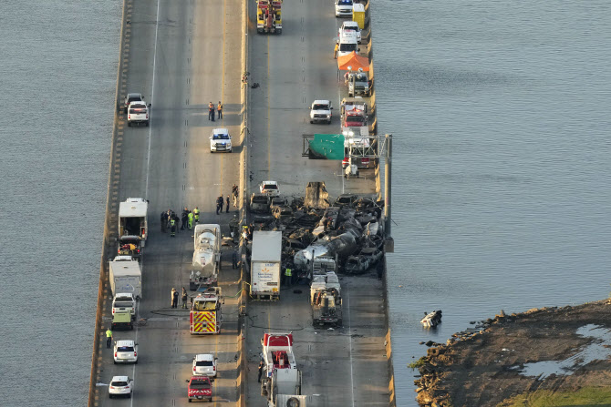 미국서 ‘슈퍼안개’에 차량 158대 연쇄추돌…최소 7명 숨져