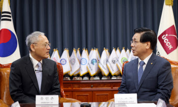 한교총 간 유인촌 “종교 분쟁 없는 게 한국교회 장점”