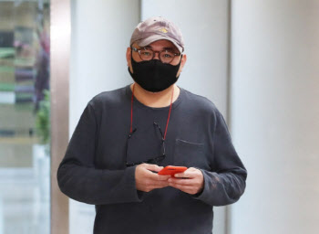 ‘스태프 흉기 위협’ 정창욱 셰프, 항소심서 징역 4개월