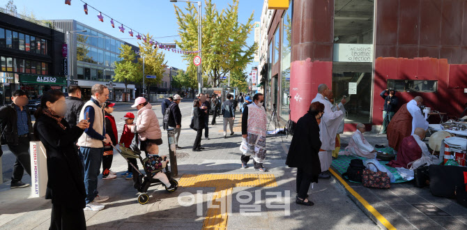 [포토]이태원 참사 1주기, 이어지는 추모의 발길