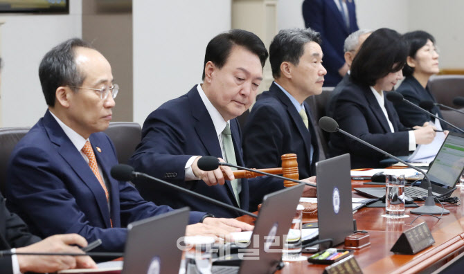 '맹탕' 국민연금 개혁안 국무회의 통과 31일 국회로