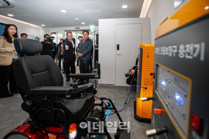 [포토]장애인 안심여행센터 찾은 이학재 인천국제공항 사장