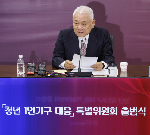 통합위, ‘청년 1인가구특위’ 출범…김한길 “동반자 될 것”