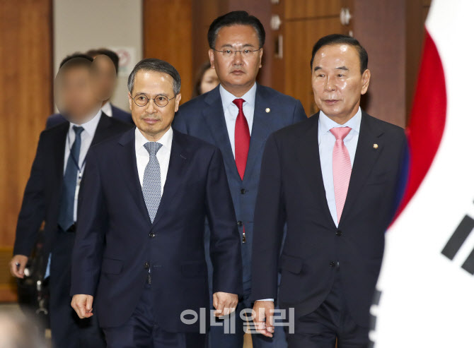 [포토]'국정감사 참석하는 김규현-박덕흠'