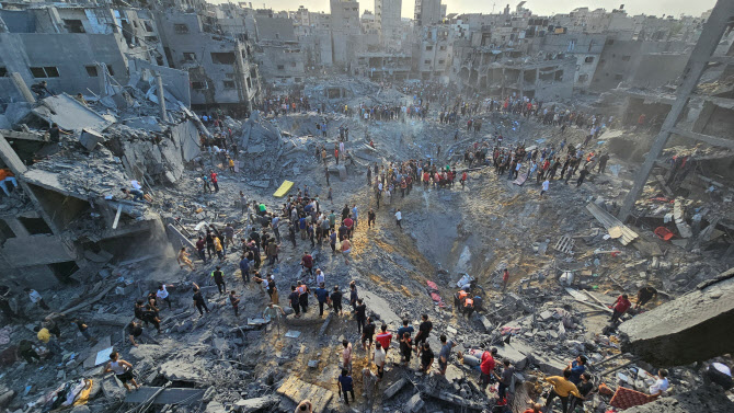 가자 최대 난민촌 공습한 이스라엘…美서도 '일시 교전 중단필요'(종합)