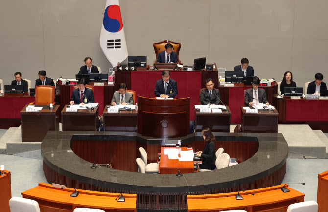 예산국회 개막…`긴축재정` 두고 "경기악화될 것" vs "재정중독 치유해야"