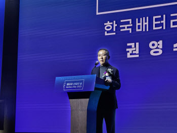권영수 “K-배터리 위기, 오히려 좋다…이제 마라톤 시작점”