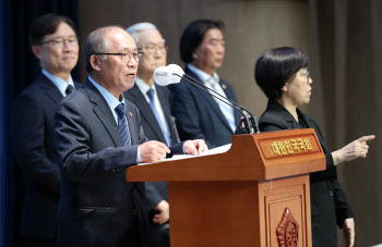 "제사상, 전 부치기 대신 간소하게…제사문화도 '현대화' 필요"