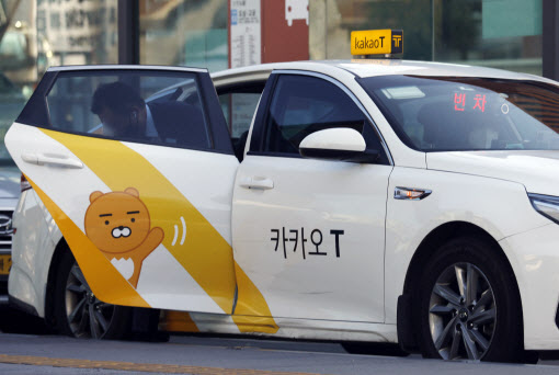 택시업계 요구 수용 나선 카카오…수수료 체계 일원화부터 매각 검토까지