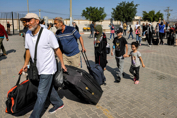 외교부 “가자지구 내 한국인 일가족 5명 이집트 무사 입국”