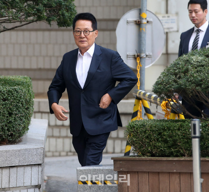 [포토] 박지원 전 국가정보원장, 서울중앙지법 출석