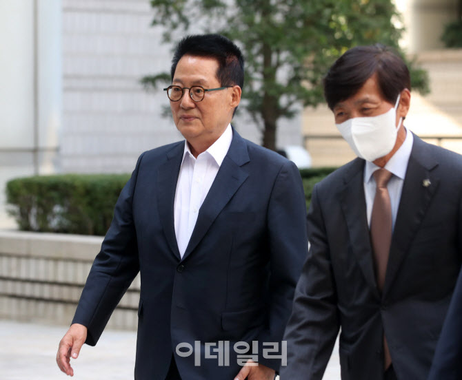[포토] 법원 향하는 박지원 전 국가정보원장