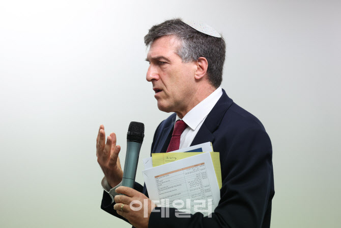 [포토]아키바 토르 대사, 하마스 공격 관련 특별 상영회