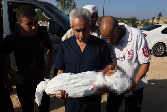 아이들 무덤 된 가자지구…"사망자 1만명 넘어섰다"