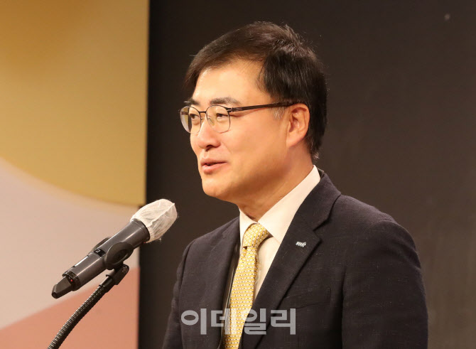[포토]손병두 이사장, 이데일리 글로벌 STO 써밋 기조연설