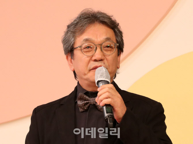 [포토]강찬영 아트리노 대표, '중국부터 미국까지, 전세계 토큰증권 자산 분석'이란 주제로 ...