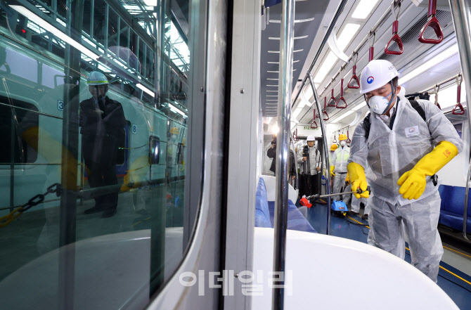 [포토]원희룡 국토부 장관 방제작업