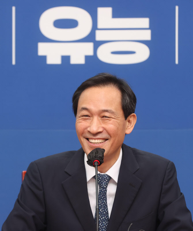 민주당 현역의원 2인 불출마 서류 제출…4선 우상호·초선 강민정