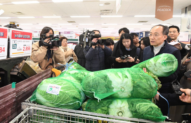 버터·닭고기 등 관세 신규 인하…"식품기업, 가격인상 자제해야"