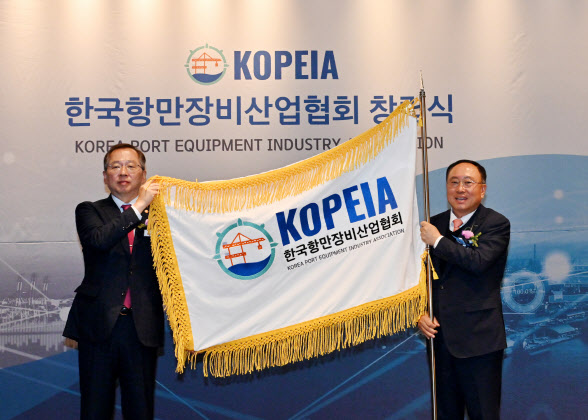 초대 한국항만장비산업협회장에 홍문기 HJ중공업 대표