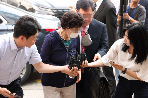 [속보]‘잔고증명 위조’ 尹대통령 장모, 징역 1년 확정