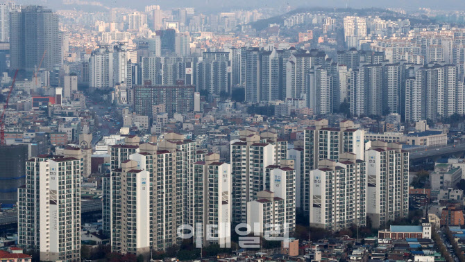 [포토]찬바람 부는 아파트 시장…거래 줄고 서울도 하락 전환