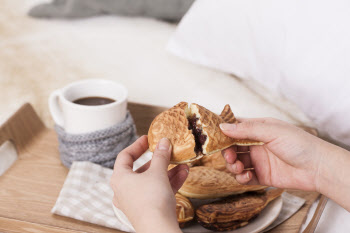“슈붕·팥붕” 매일 먹다간 내 배는 ‘빵빵’ …최악의 살찌는 음식 조합은?