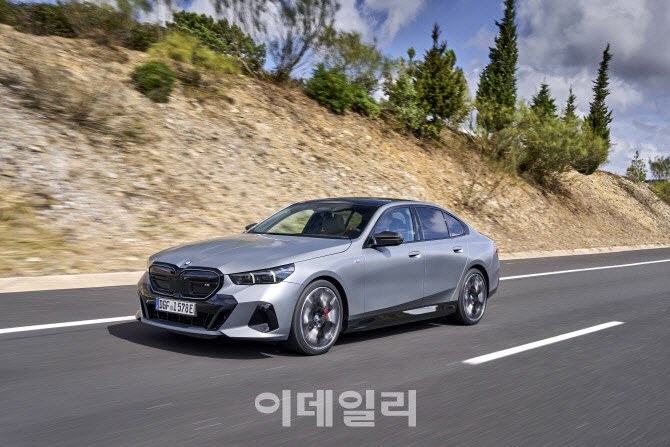 2040은 BMW, 50대 이상은 벤츠 선호…올해 韓판매 1위는?