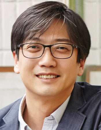 `올해의 출판인`에 김형보 어크로스출판그룹 대표