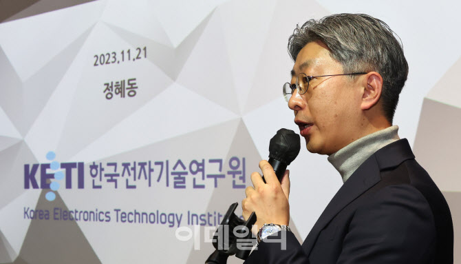 [포토]제10회 이데일리 IT 컨버전스 포럼 찾은 정혜동 한국전자기술연구원 융합지능기획단 부단장