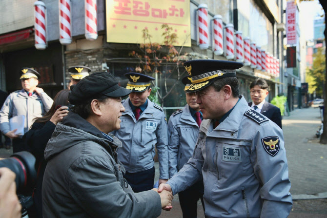 윤희근 경찰청장, 홍대 찾아…"'민·경 협업 치안' 활성화 노력"