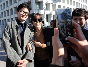 與 `한동훈 띄우기`에 민주당 "韓 `세자`인가, 한심한 용산 하청정당"