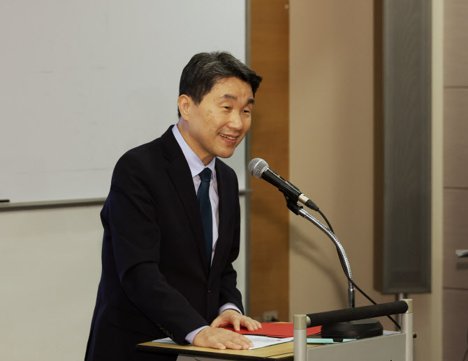 이주호 “교육부에 학생 마음 건강 전담부서 신설”